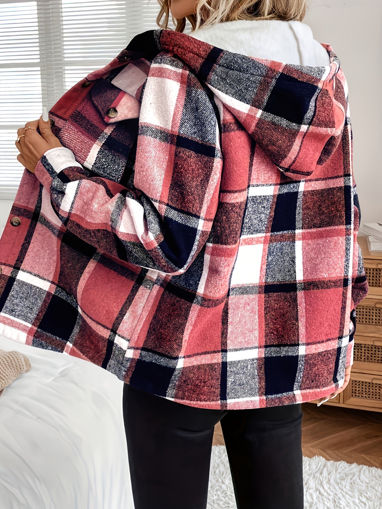 Hooded Jacket – Plaid Design & Warm Fleece Lining