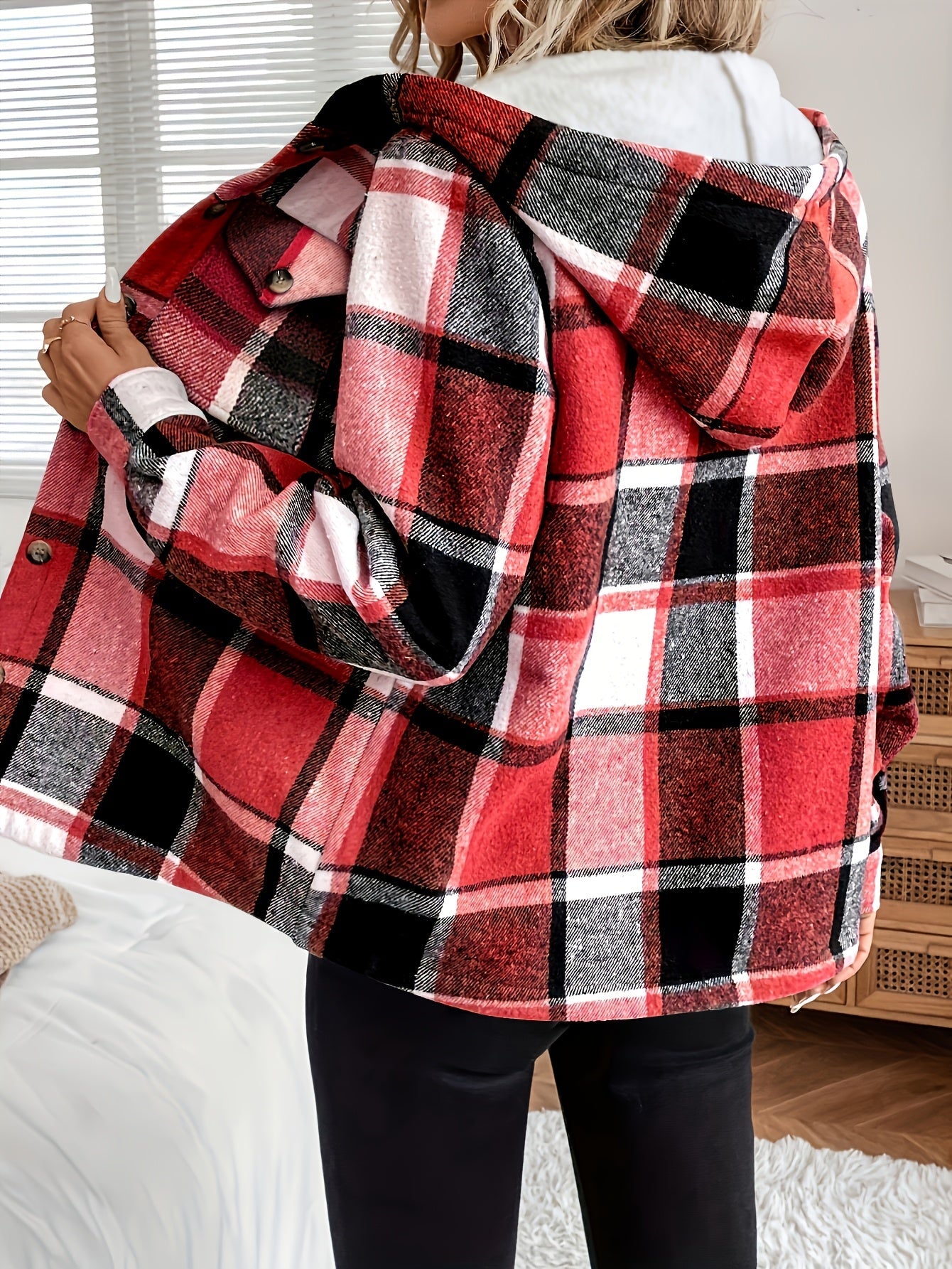 Hooded Jacket – Plaid Design & Warm Fleece Lining
