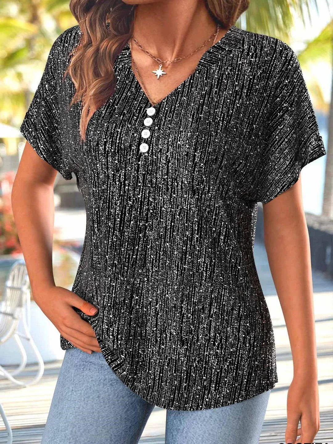 Halle | Chic Graphic Blouse