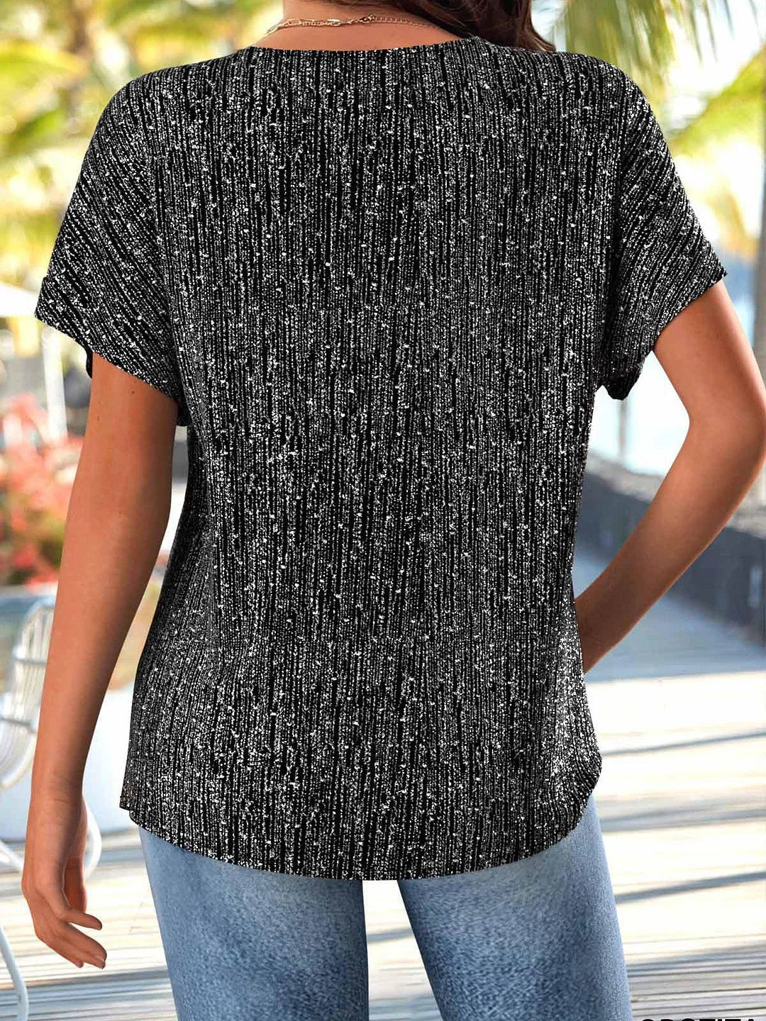 Halle | Chic Graphic Blouse